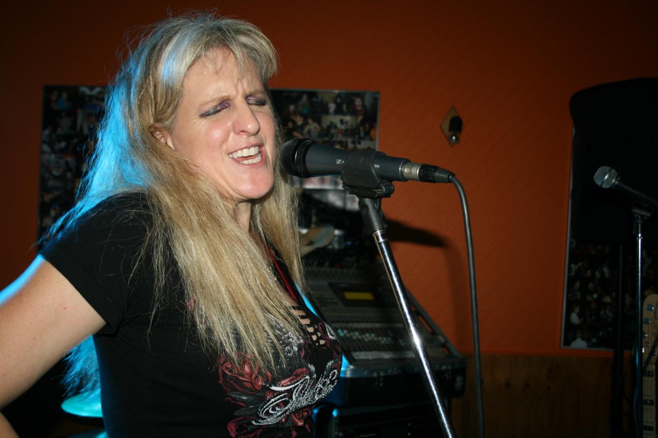LIANE EDWARDS 190